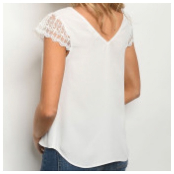 ✨LAST ONES✨LACE TRIM PRETTY TOP - Picture 2 of 6